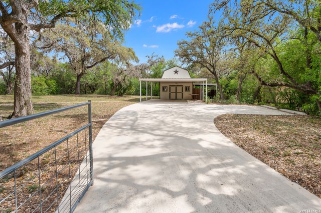 7806 SHADY HOLLOW LN, San Antonio, TX 78255