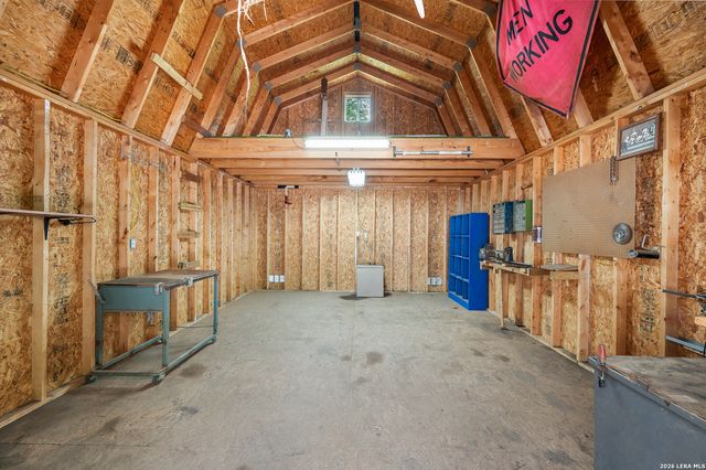 7806 SHADY HOLLOW LN, San Antonio, TX 78255