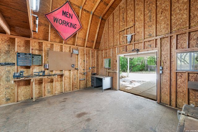 7806 SHADY HOLLOW LN, San Antonio, TX 78255