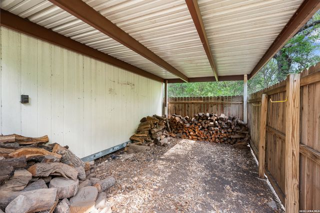 7806 SHADY HOLLOW LN, San Antonio, TX 78255