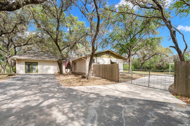 7806 SHADY HOLLOW LN, San Antonio, TX 78255