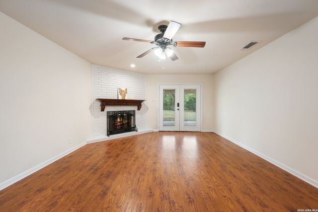 7806 SHADY HOLLOW LN, San Antonio, TX 78255