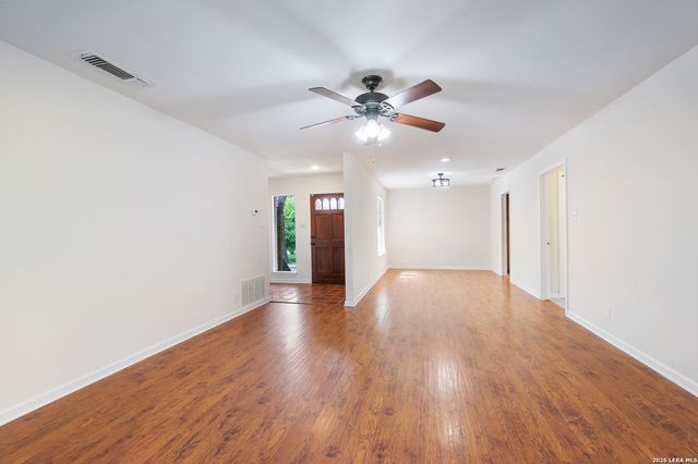 7806 SHADY HOLLOW LN, San Antonio, TX 78255