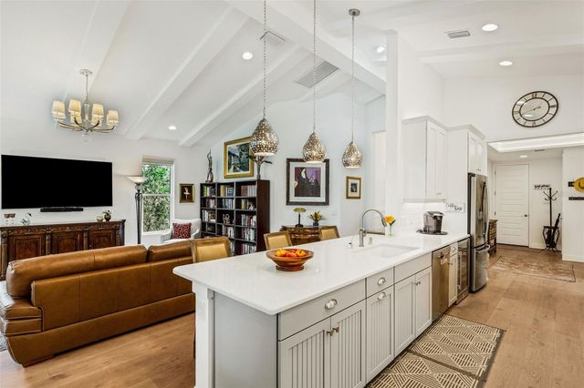 8034 SANDSTAR WAY, Sarasota, FL 34240