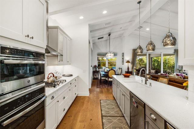 8034 SANDSTAR WAY, Sarasota, FL 34240