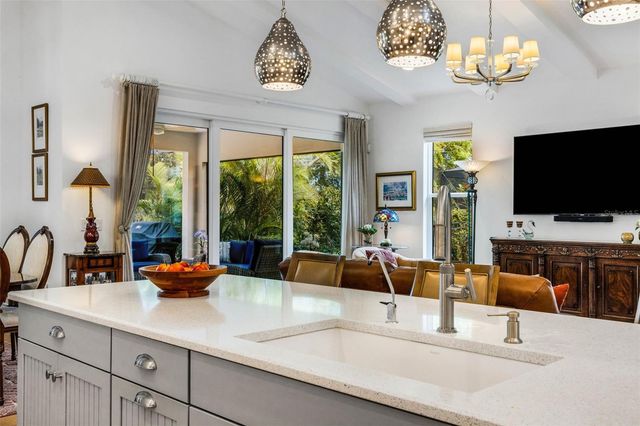 8034 SANDSTAR WAY, Sarasota, FL 34240