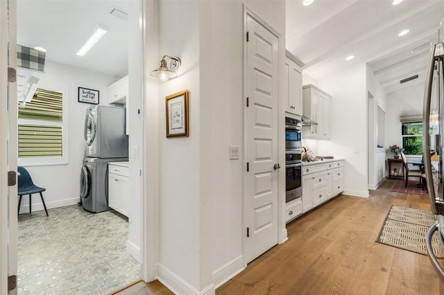 8034 SANDSTAR WAY, Sarasota, FL 34240