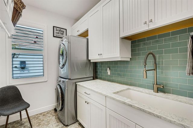 8034 SANDSTAR WAY, Sarasota, FL 34240