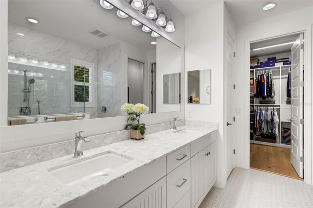 8034 SANDSTAR WAY, Sarasota, FL 34240