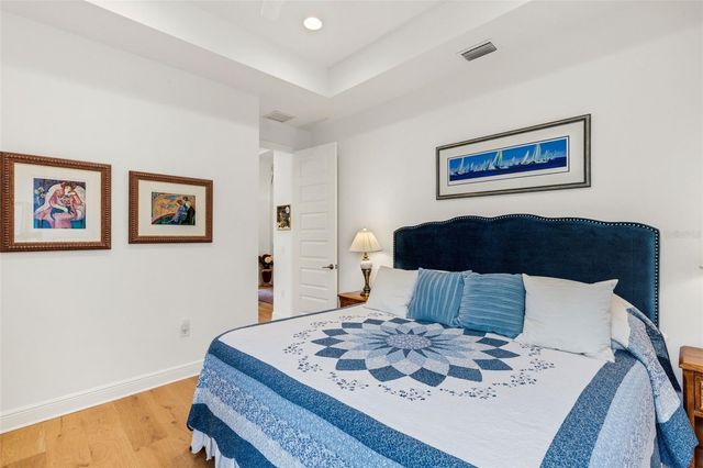 8034 SANDSTAR WAY, Sarasota, FL 34240