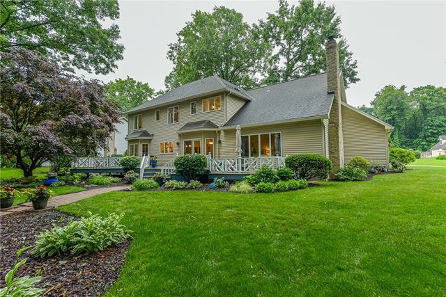14 Mount View Crescent, Penfield, NY 14580
