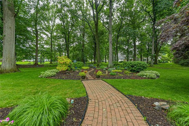 14 Mount View Crescent, Penfield, NY 14580