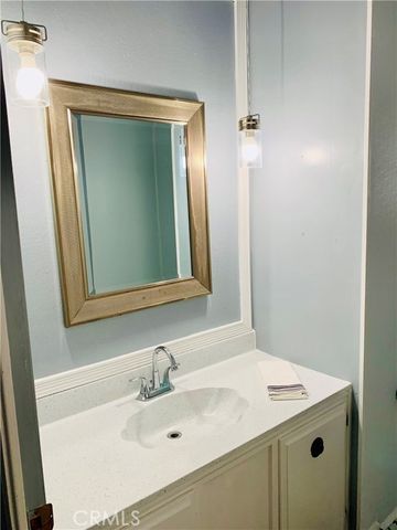 725 W THORNTON Avenue 25, Hemet, CA 92543