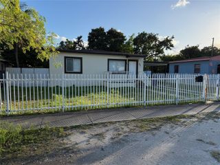 250 NW 118th St, Miami, FL 33168