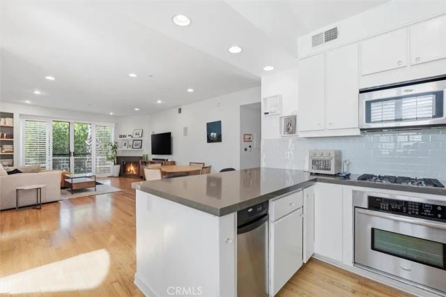 943 14th Street 101, Santa Monica, CA 90403