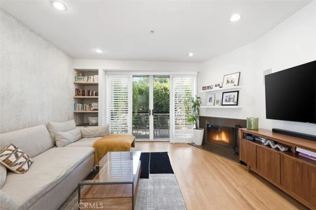 943 14th Street 101, Santa Monica, CA 90403