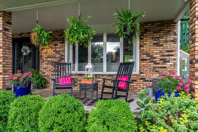 1736 E 42nd Court, Davenport, IA 52807