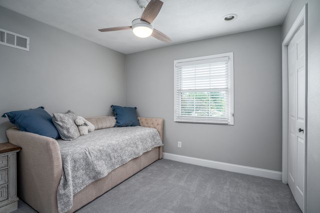 1736 E 42nd Court, Davenport, IA 52807