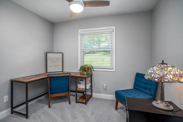 1736 E 42nd Court, Davenport, IA 52807