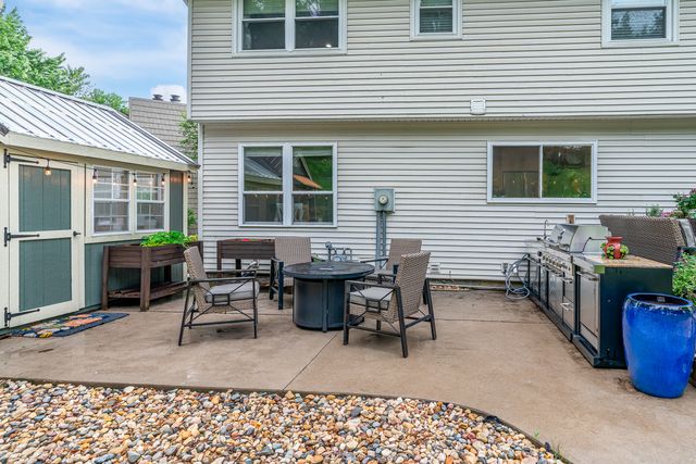 1736 E 42nd Court, Davenport, IA 52807