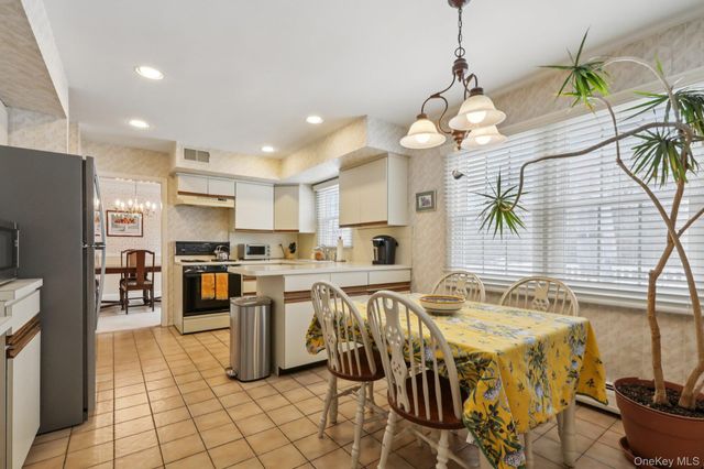 5 Seymour Drive, New City, NY 10956