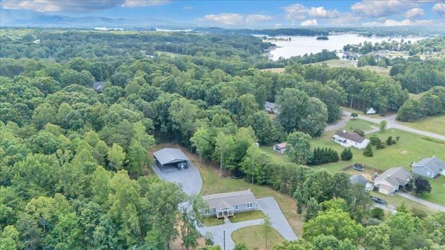 80 Strawberry Banks DR, Moneta, VA 24121