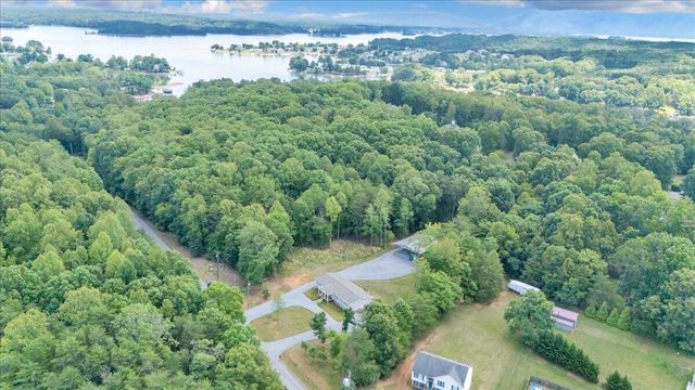 80 Strawberry Banks DR, Moneta, VA 24121