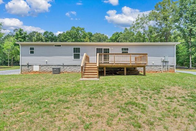 80 Strawberry Banks DR, Moneta, VA 24121