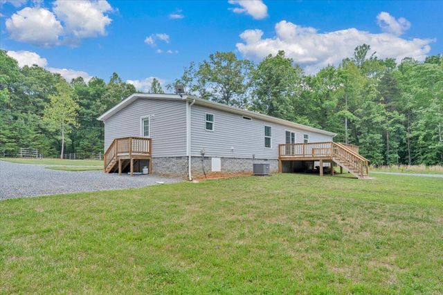 80 Strawberry Banks DR, Moneta, VA 24121