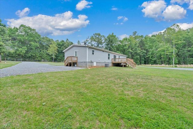 80 Strawberry Banks DR, Moneta, VA 24121