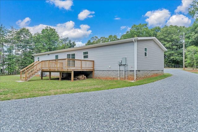 80 Strawberry Banks DR, Moneta, VA 24121