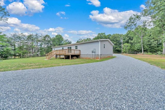 80 Strawberry Banks DR, Moneta, VA 24121