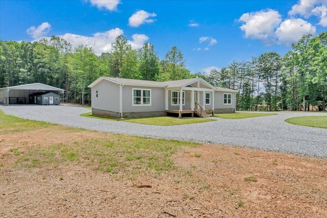 80 Strawberry Banks DR, Moneta, VA 24121