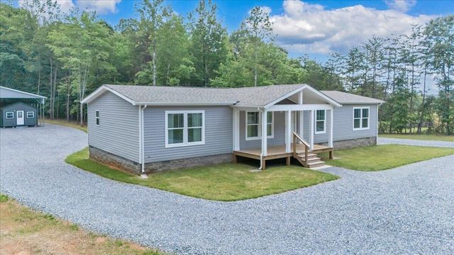 80 Strawberry Banks DR, Moneta, VA 24121