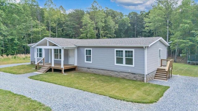 80 Strawberry Banks DR, Moneta, VA 24121