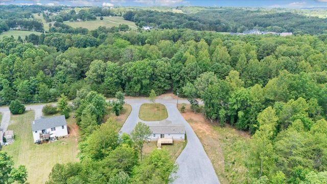 80 Strawberry Banks DR, Moneta, VA 24121