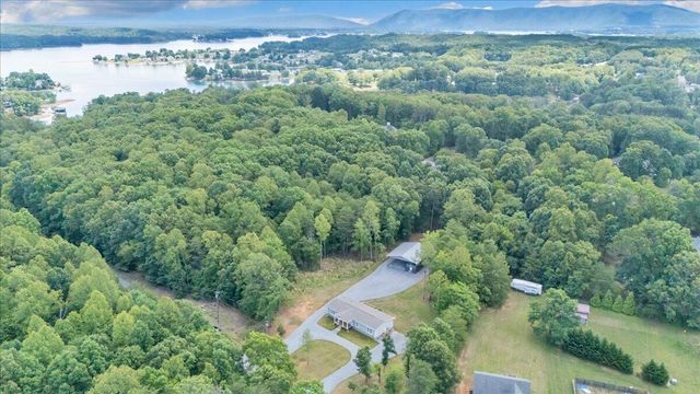 80 Strawberry Banks DR, Moneta, VA 24121