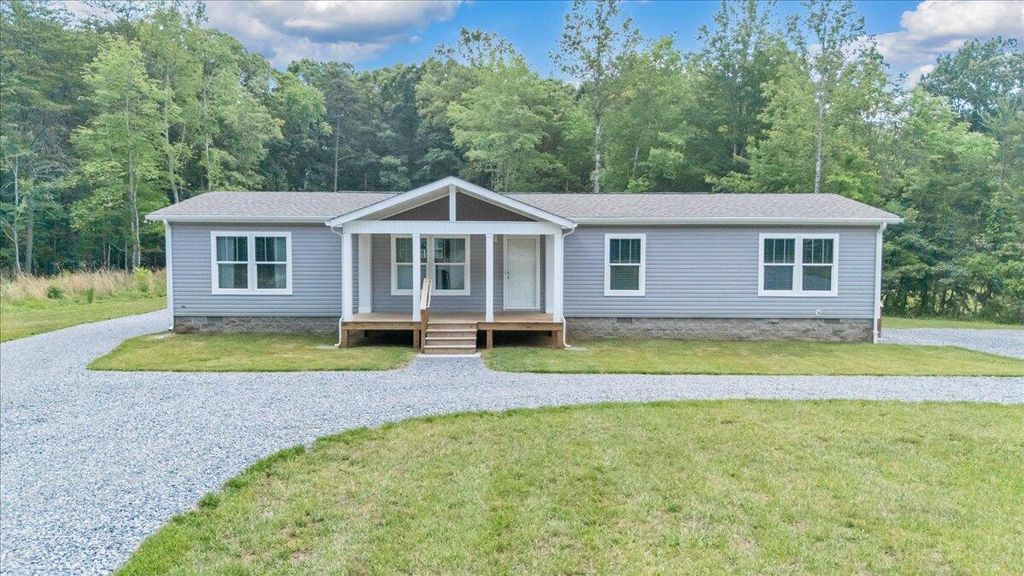 80 Strawberry Banks DR, Moneta, VA 24121