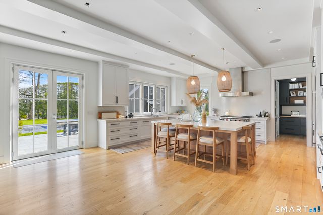 211 Oenoke Ridge, New Canaan, CT 06840