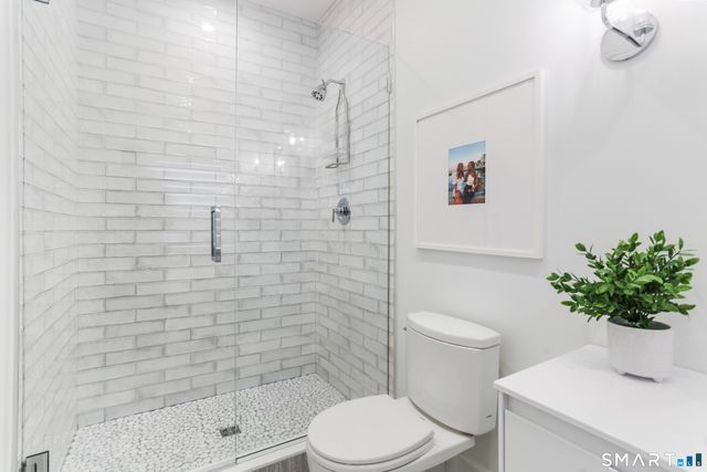 211 Oenoke Ridge, New Canaan, CT 06840