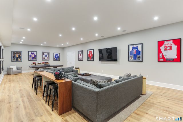 211 Oenoke Ridge, New Canaan, CT 06840