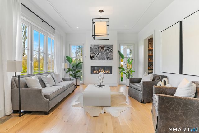 211 Oenoke Ridge, New Canaan, CT 06840