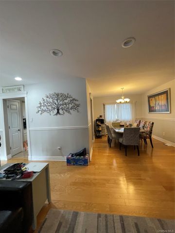5 Jeffrey Court, Syosset, NY 11791