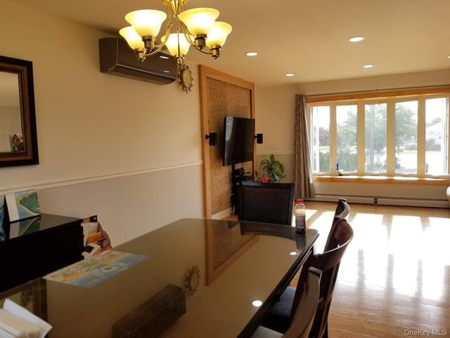5 Jeffrey Court, Syosset, NY 11791
