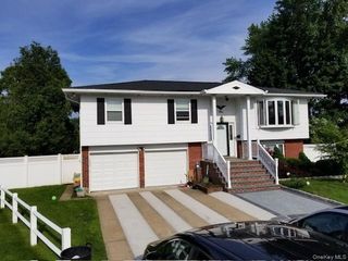5 Jeffrey Court, Syosset, NY 11791
