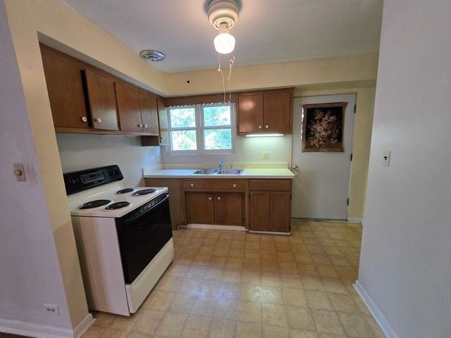 4 Garden Drive 4, La Grange, IL 60526