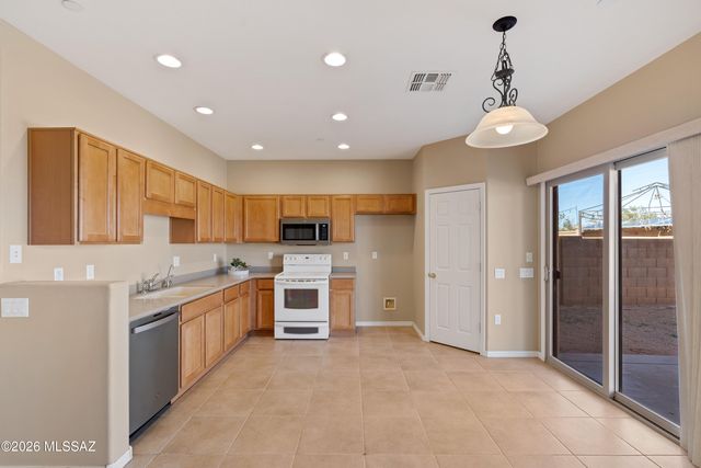 808 W Vuelta Granadina, Sahuarita, AZ 85629