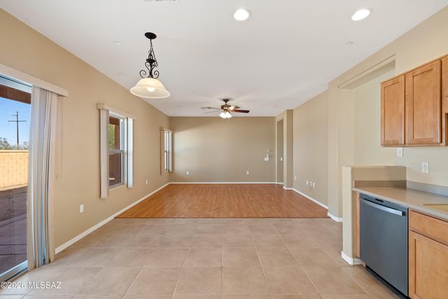 808 W Vuelta Granadina, Sahuarita, AZ 85629