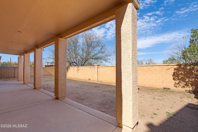 808 W Vuelta Granadina, Sahuarita, AZ 85629