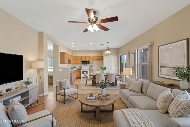 808 W Vuelta Granadina, Sahuarita, AZ 85629